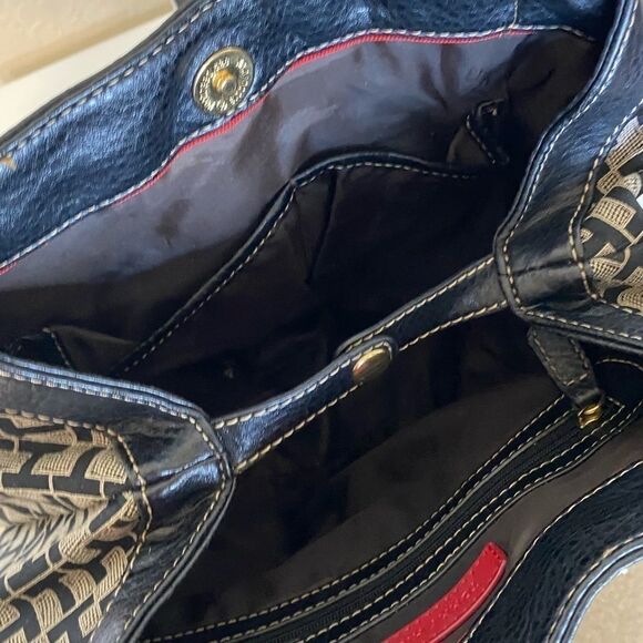 Tommy Hilfige Monogram Shoulder Bag - Picture 6 of 8